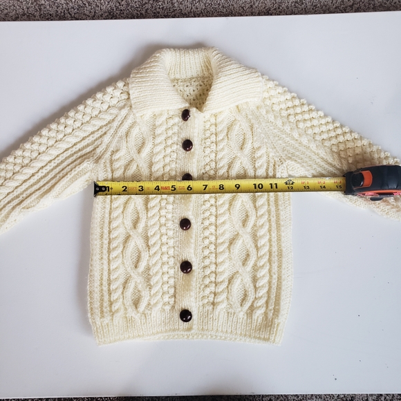 Vintage 1970s Childs Girls Boys Cream Knit Cardigan Sweater Wood Button #18 - Picture 6 of 10